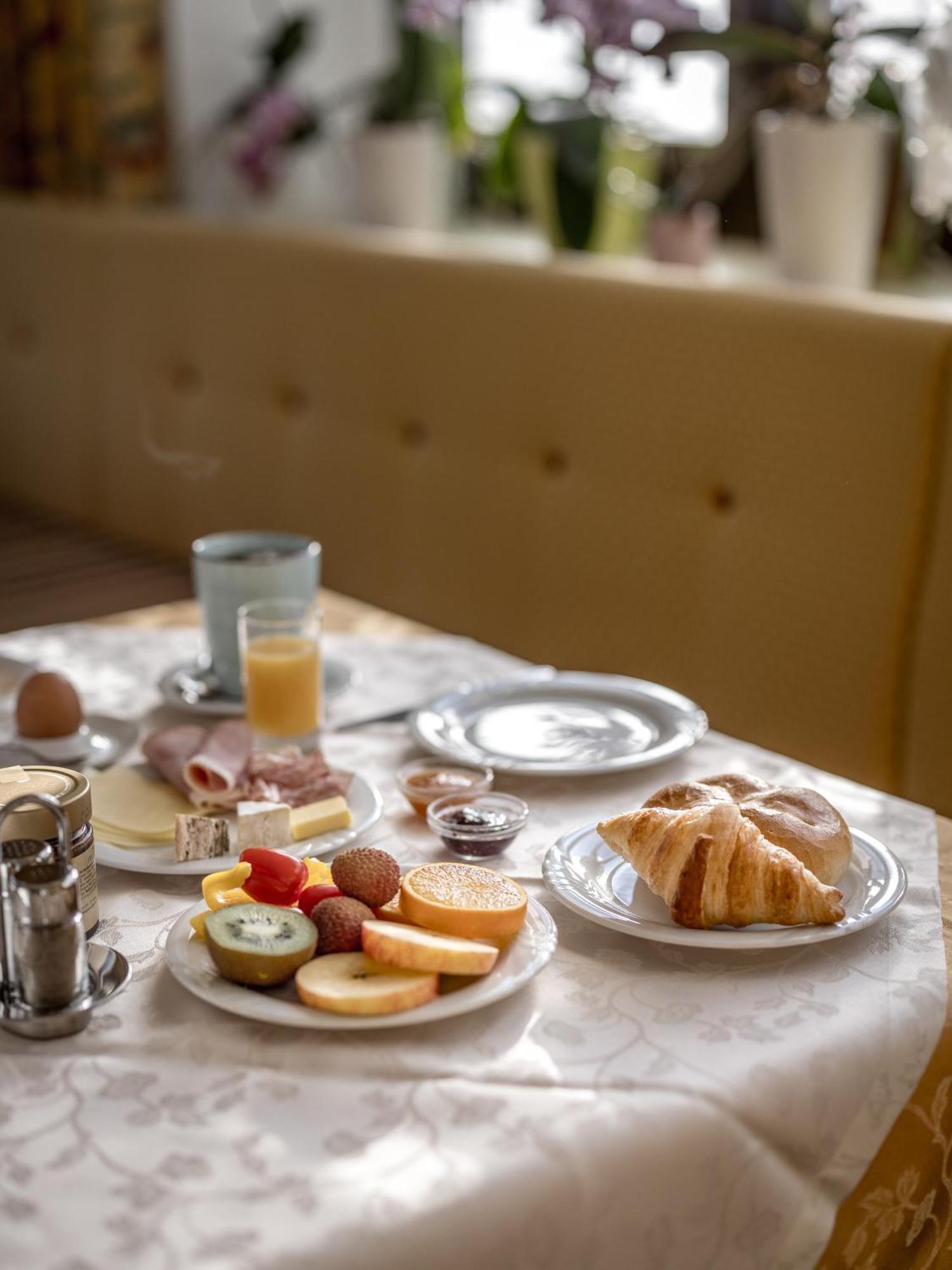 Hotel Garni Europa Sankt Anton am Arlberg Bagian luar foto