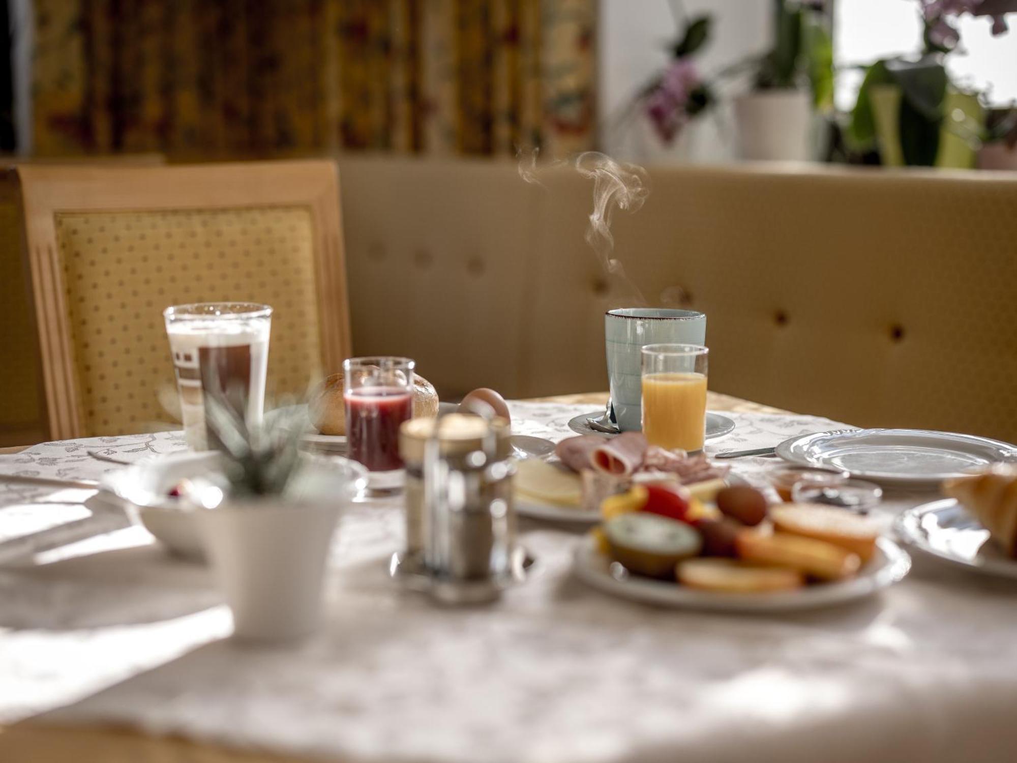 Hotel Garni Europa Sankt Anton am Arlberg Bagian luar foto